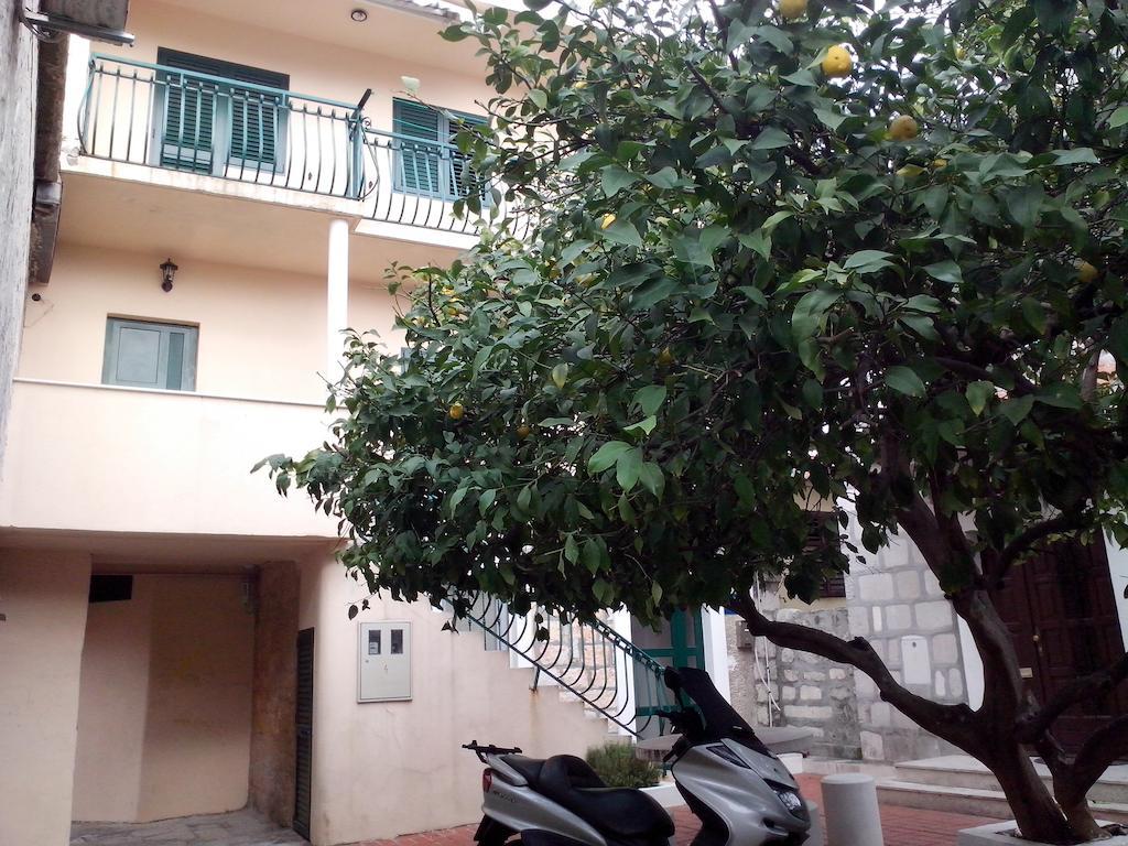 Apartments Doris Split Bagian luar foto